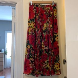 Aritzia floral crepe skirt 🌹💐